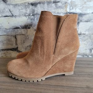Steve Madden size 7 tan wedge booties